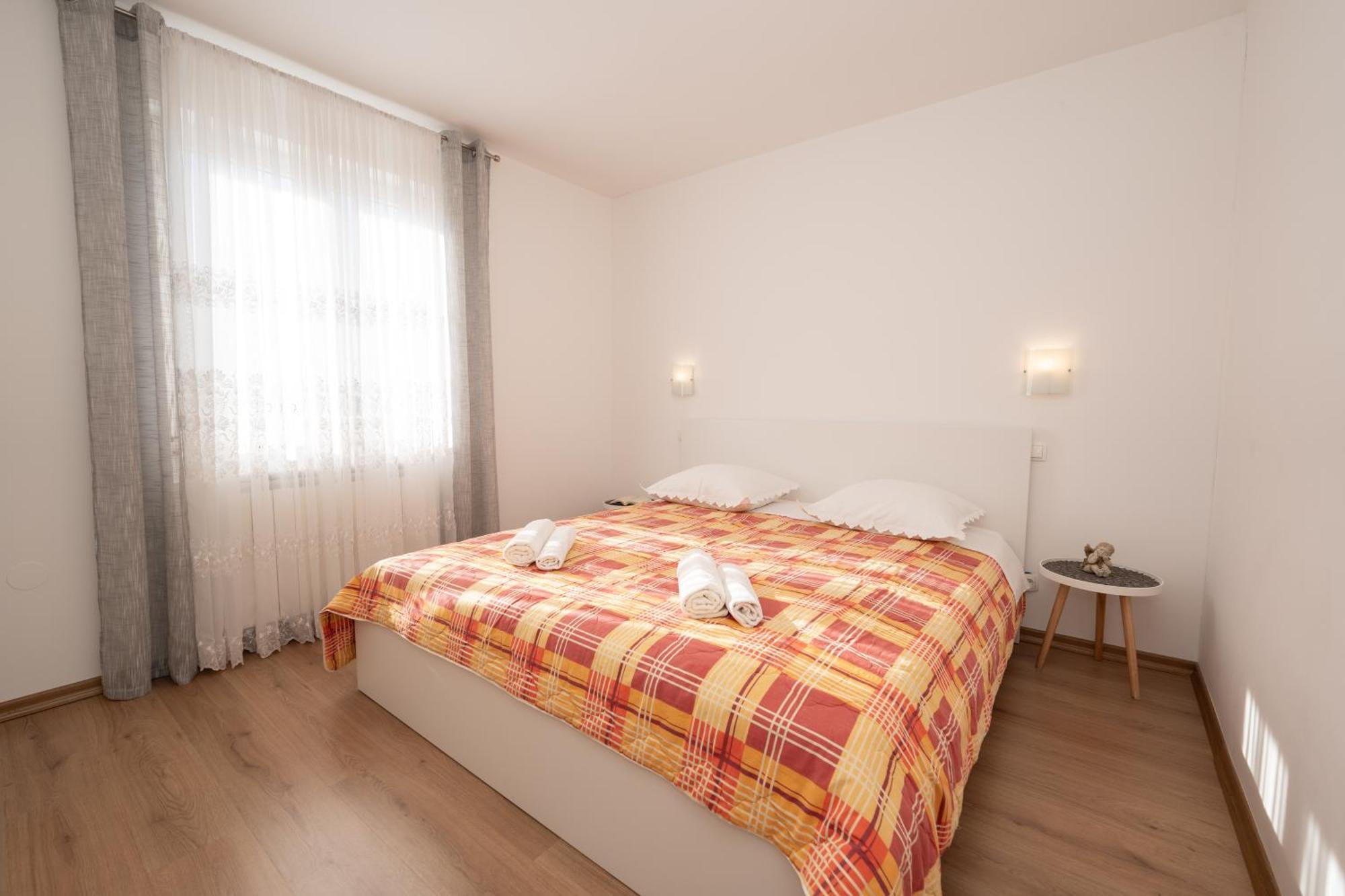 Apartments Biserka Novalja Cameră foto