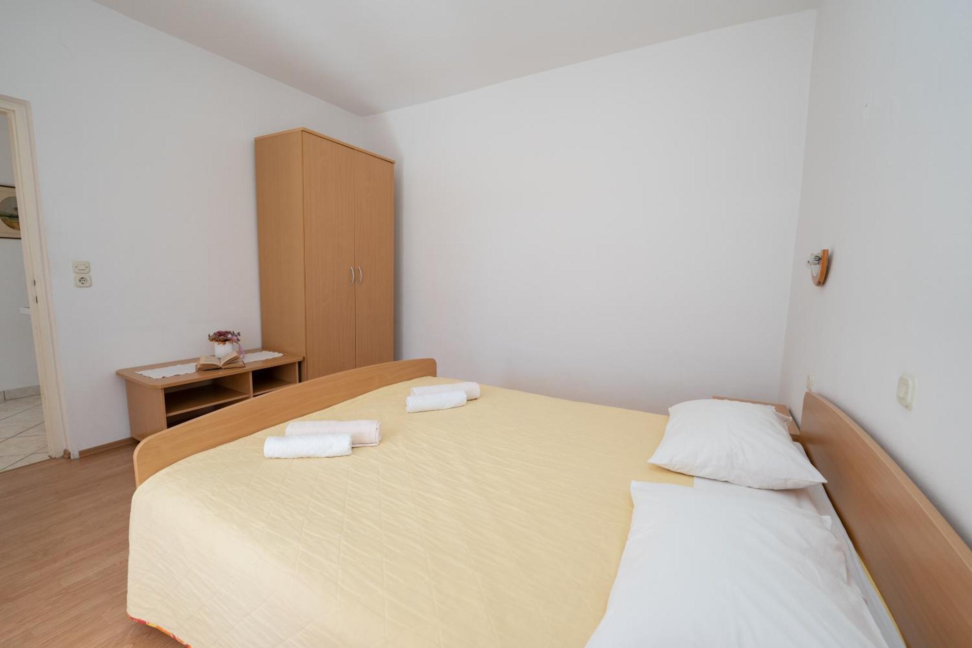 Apartments Biserka Novalja Cameră foto