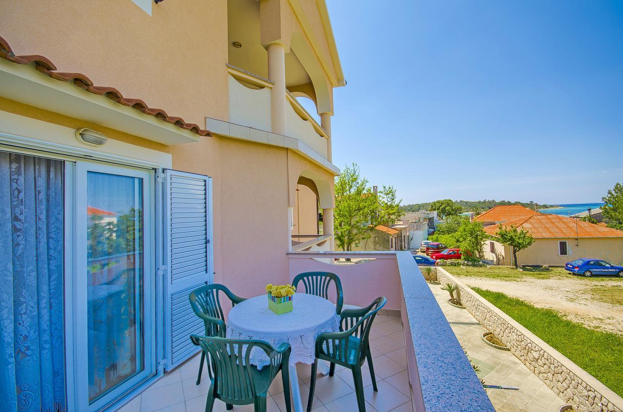 Apartments Biserka Novalja Exterior foto