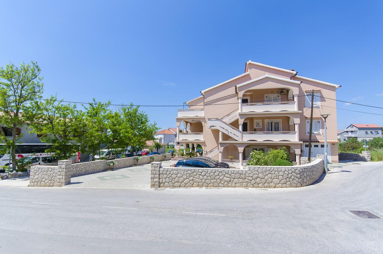 Apartments Biserka Novalja Exterior foto